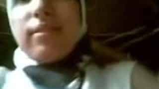 محجبة عراقية تخاف من الإصبع بس جسمها نار – سكس واقعي