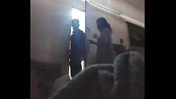 الدليفري وصل وسخّن الأجواء – سكس عربي مسرّب