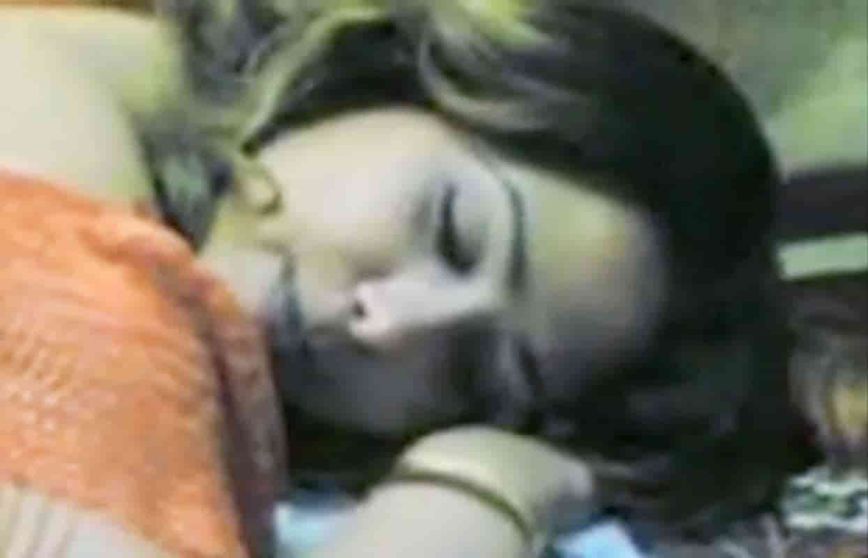 فيلم سكس مصري كامل تصوير حقيقي – مصرية مروقة على الآخر نايمة بكل هدوء وتستنى الزبر يمتع كسها الملبن