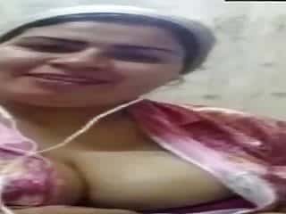 مصرية سمينة محجبة تتصل بعشيقها على الفيسبوك ويعملو سكس مصري