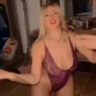 سكس بوسي الراقصة تستعرض جسمها وكسها قدام الكاميرا – فيديو xnxx مصري