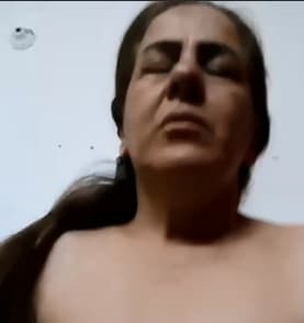 ميلف عراقية نيك هادئ وهي تمارس التأمل على زب فحل – سكس عراقي