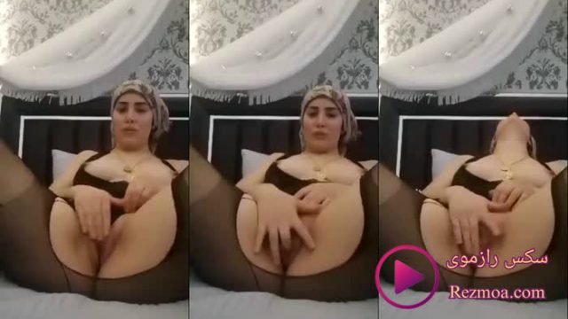 نودز لمحجبة مصرية بتفرك في كسها وهي على ناااار عشان تتناك بس للأسف مافيش حد عاوز ينيكها